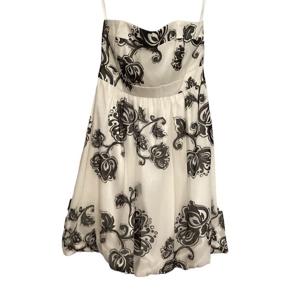 Elegant Black and White Floral Strapless Dress - Picture 3 of 5